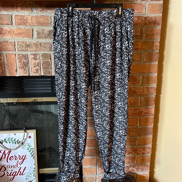 Lululemon Jet Crop Shimmy Shimmer Black Joggers - Picture 1 of 6